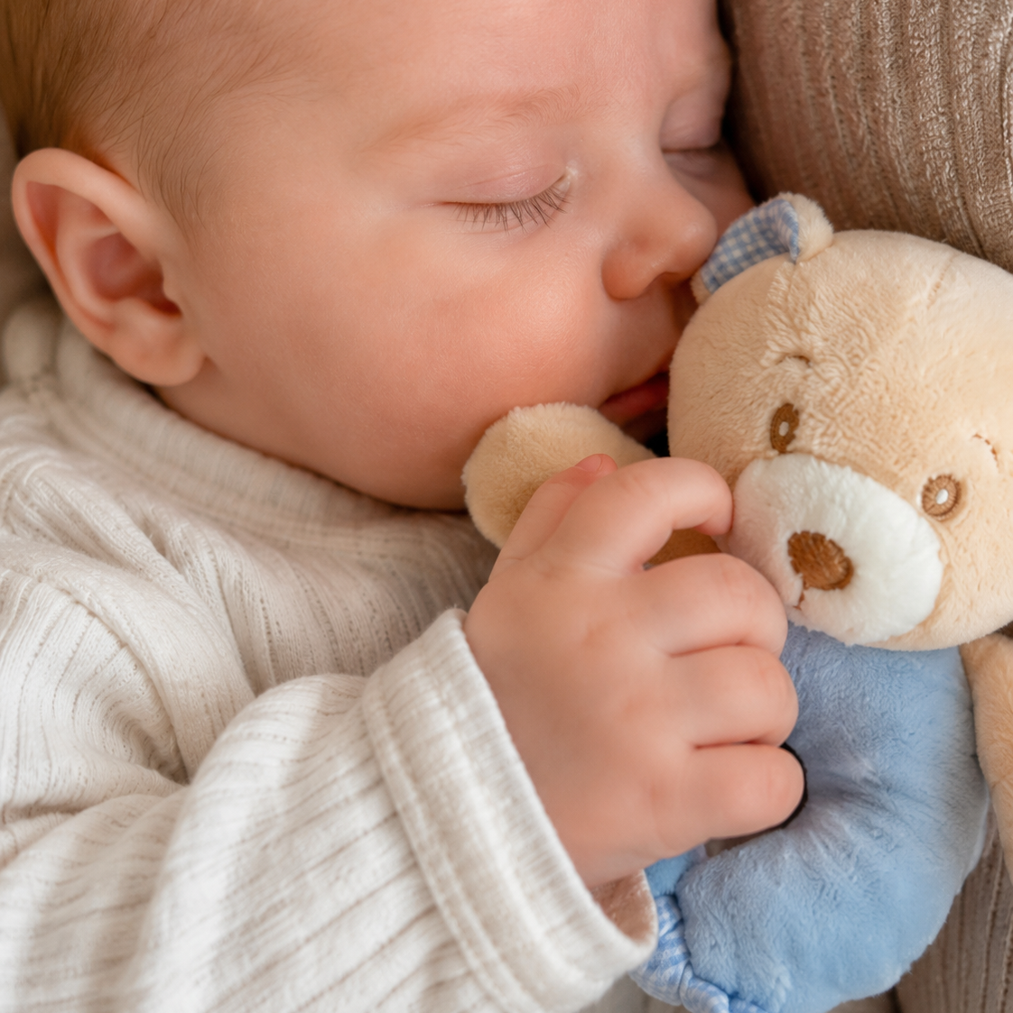 Baby Hug ropotulja medvedek - moder