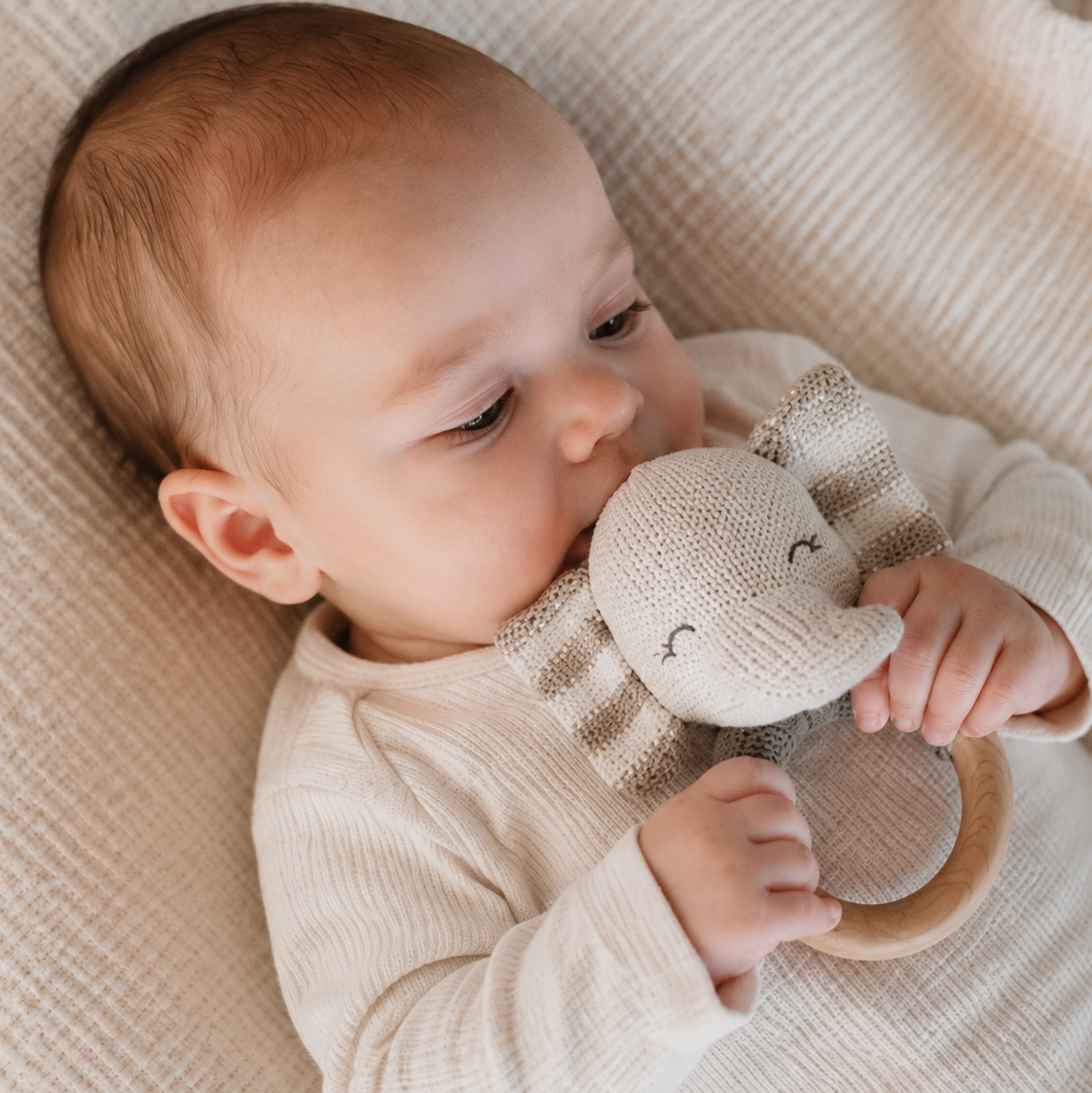 Baby Hug pletena ropotuljica Slonček