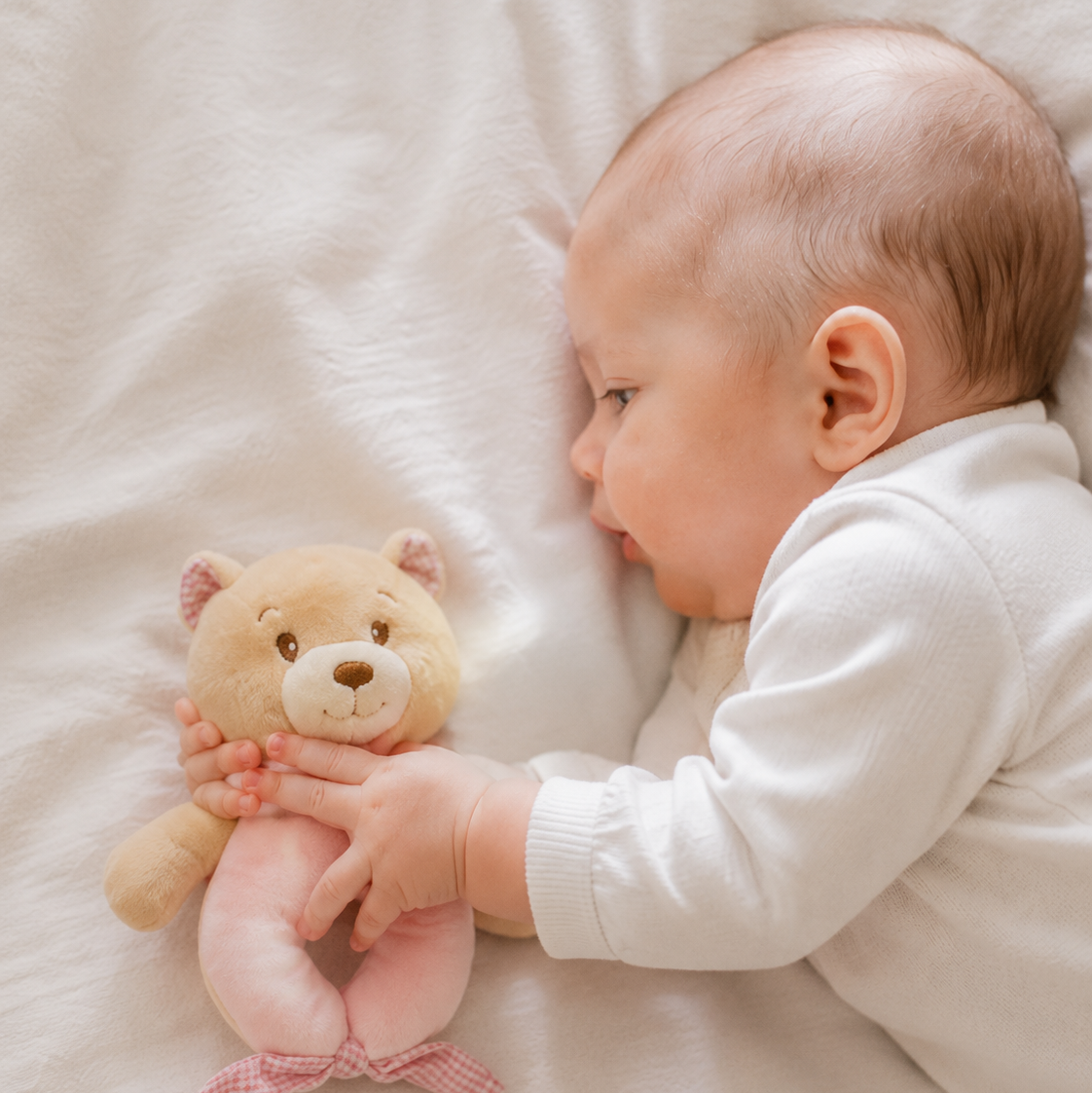 Baby Hug ropotulja medvedek - roza