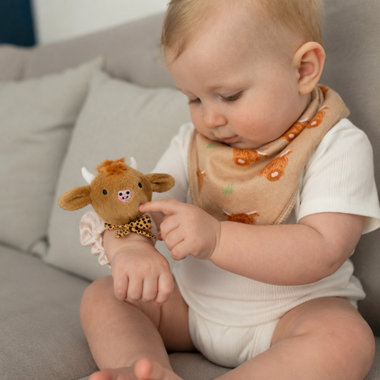 Ziggle Baby plišasta zapestna ropotuljica - kravica