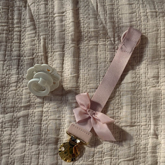 Priponka za dudo Powder Pink