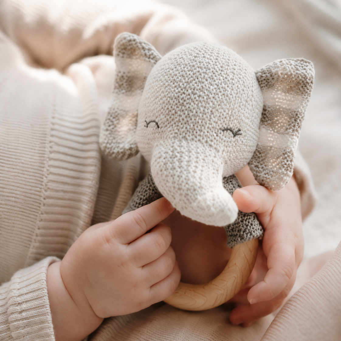 Baby Hug pletena ropotuljica Slonček